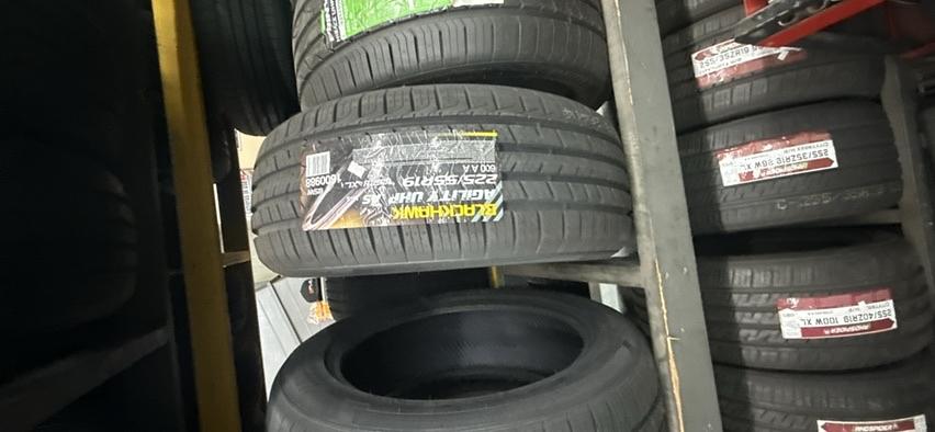 Blackhawk P225/55R19