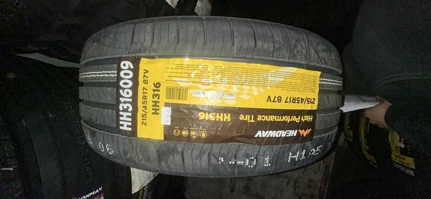 Headway P215/45R17