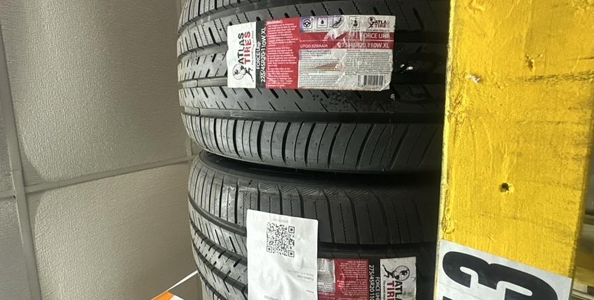 Atlas P275/45R20