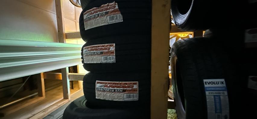 Arroyo P205/70R16