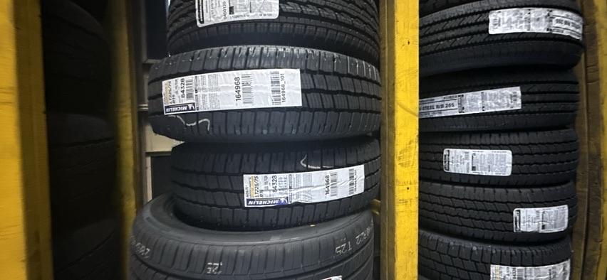 Michelin  LT225/75R16