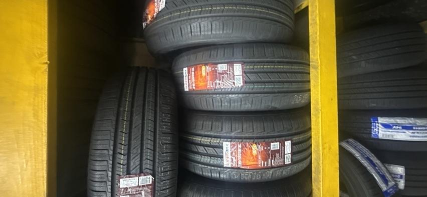 Supermax 215/55R16 · Nueva