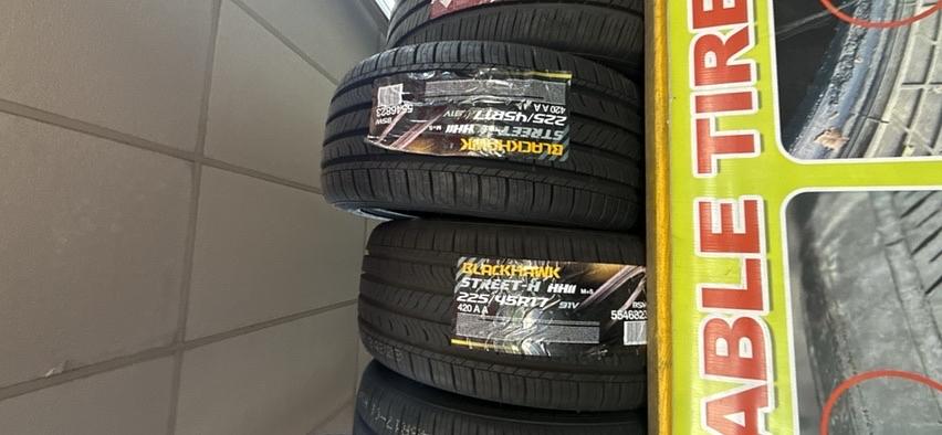 Blackhawk H/P P225/45R17 94W