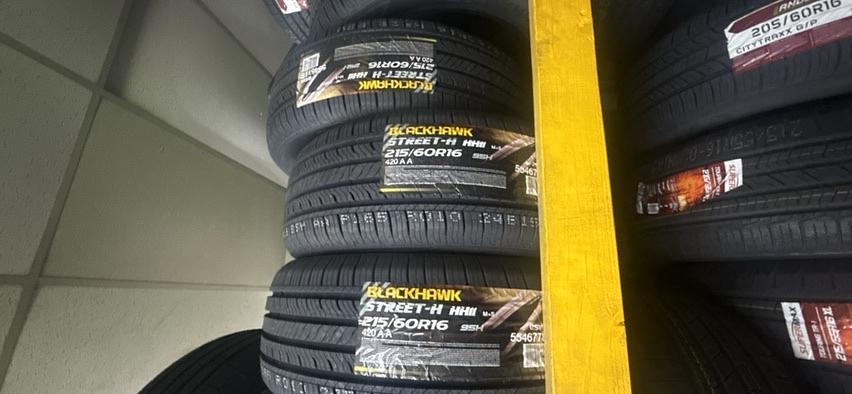 Blackhawk P215/60R16